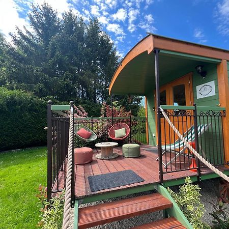 La Roulotte Deluxe De Malpas Bed & Breakfast Quingey Exterior photo