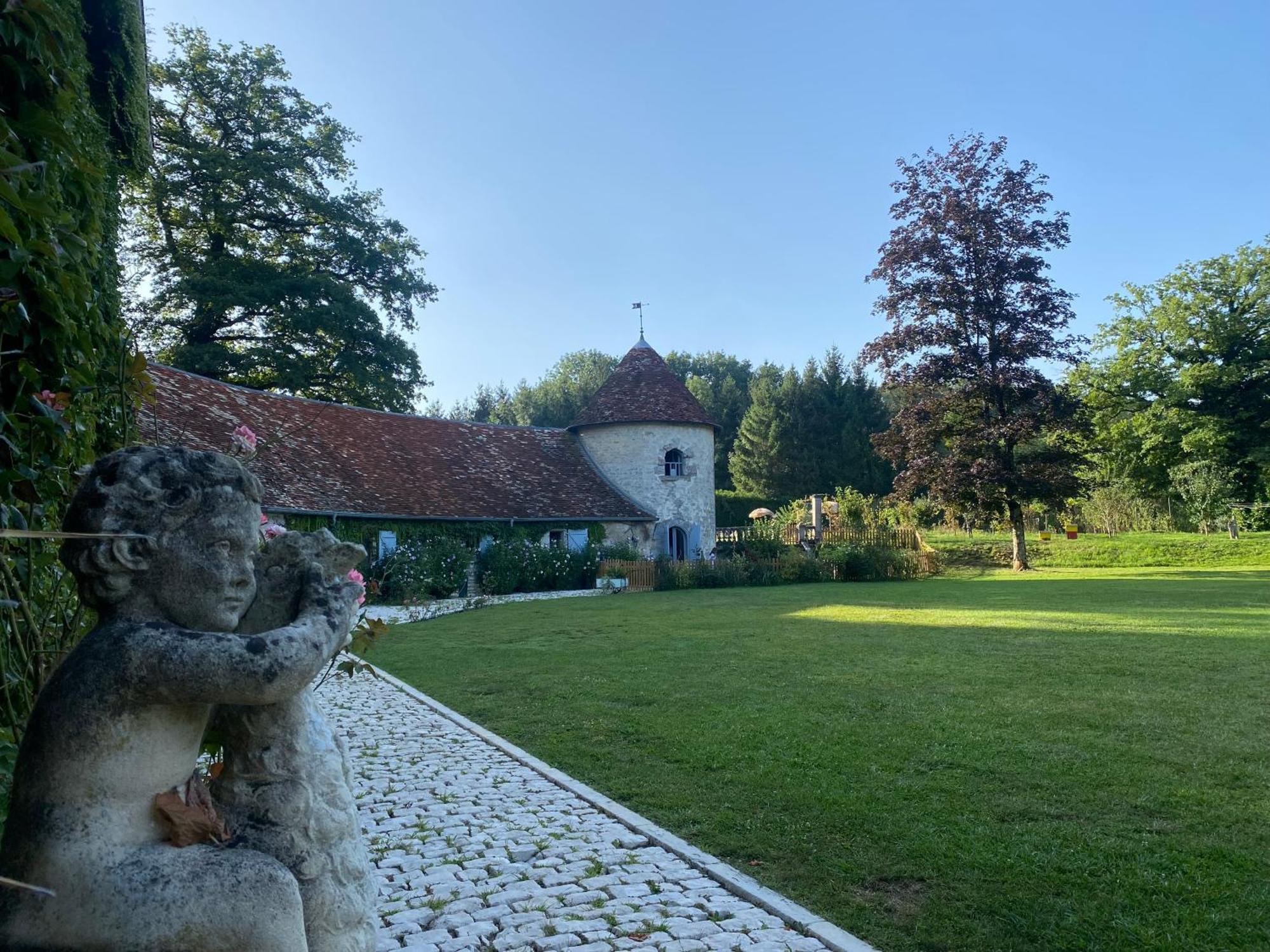 La Roulotte Deluxe De Malpas Bed & Breakfast Quingey Exterior photo