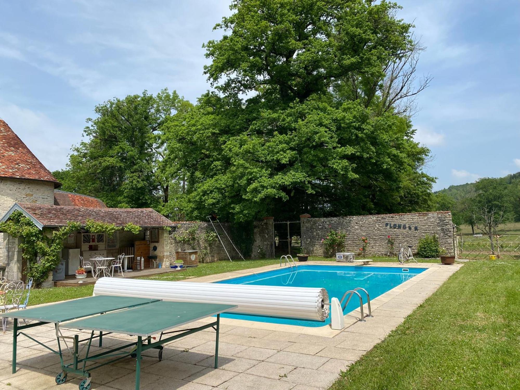 La Roulotte Deluxe De Malpas Bed & Breakfast Quingey Exterior photo