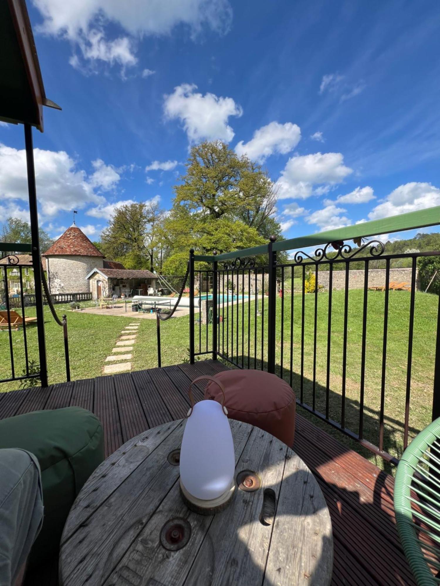 La Roulotte Deluxe De Malpas Bed & Breakfast Quingey Exterior photo
