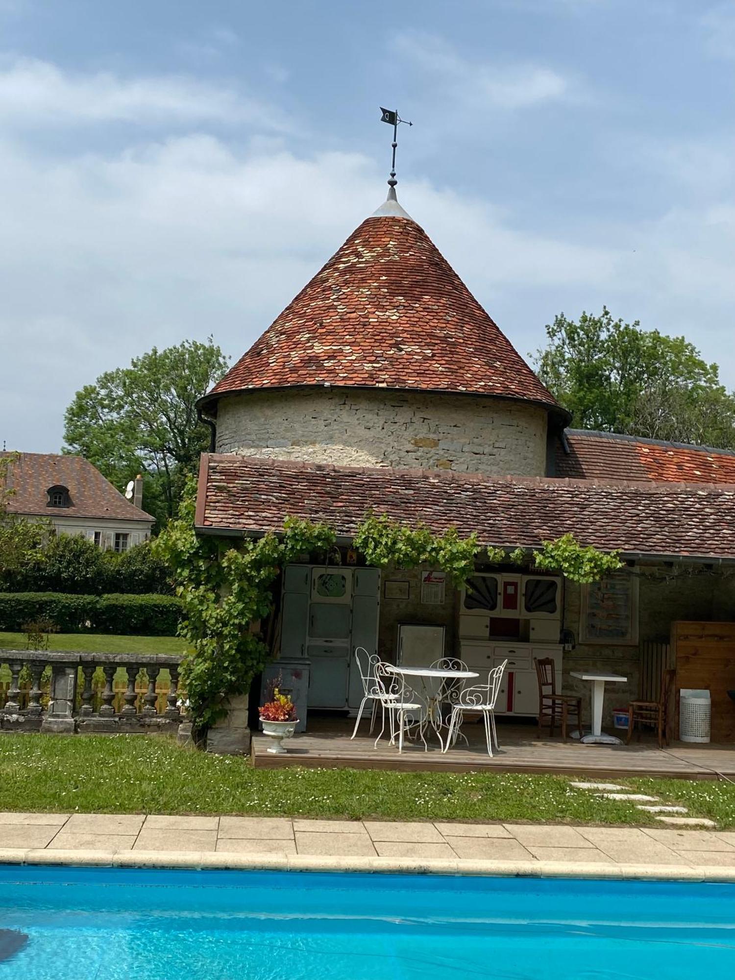 La Roulotte Deluxe De Malpas Bed & Breakfast Quingey Exterior photo